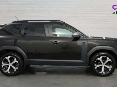 Usado Dacia Duster Journey 130 HP (95 kW) 2025 Preto SUV