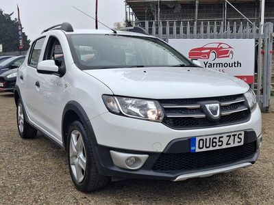 Used Dacia Sandero Lauréate 2015 White Hatchback