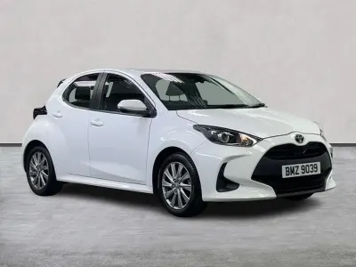 Used Toyota Yaris Hybrid 116 HP (85 kW) 2023 White Hatchback