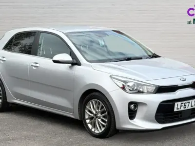 Usado Kia Rio 89 CV (65 kW) 2018 Plateado