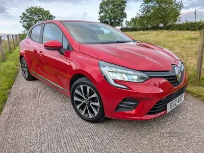 Used Renault Clio Iconic 100 HP (73 kW) 2020 Red Hatchback