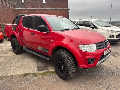 Used Mitsubishi L200 2015 Red Pickup