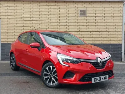 Used Renault Clio Iconic 90 HP (66 kW) 2021 Red Hatchback