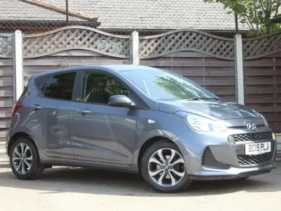 Usado Hyundai i10 67 CV (49 kW) 2019 Gris Utilitario