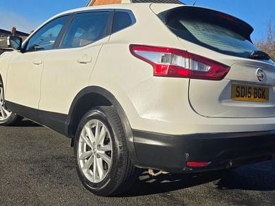 White Used 2015 Nissan Qashqai Acenta SUV | £2,999 (Fair price)