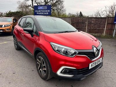 Used Renault Captur Iconic 90 HP (66 kW) 2019 Red and black SUV
