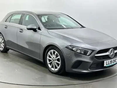 Usado Mercedes A200 Executive 150 HP (110 kW) 2019 Cinzento Citadino