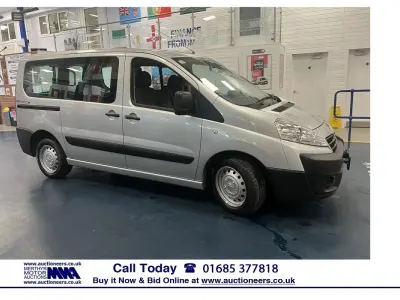 Used Peugeot TePee Access 100 HP (73 kW) 2016 Silver MPV
