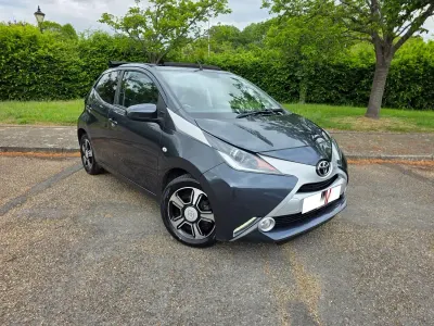 Używany Toyota Aygo X-clusiv 2016 Szary Hatchback