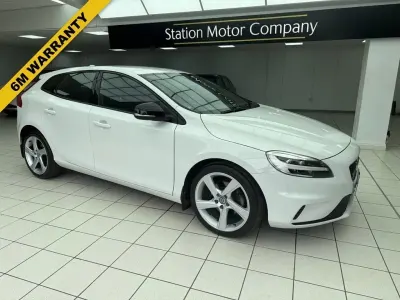 Gebraucht Volvo V40 R-Design 122 PS (89 kW) 2017 Weiß Kleinwagen