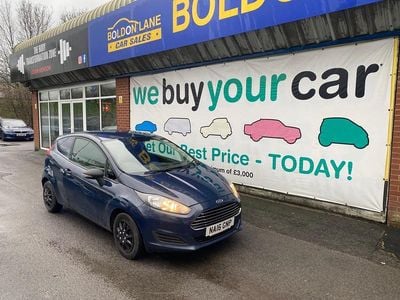 Used Ford Fiesta 75 HP (55 kW) 2016 Blue Van