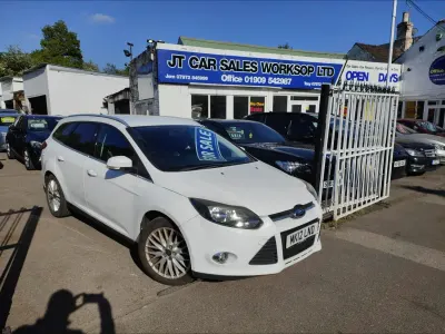 Begagnad Ford Focus Zetec 2012 Vit Kombi