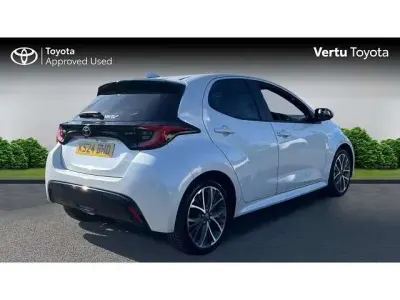 Usata Toyota Yaris Hybrid 116 CV (85 kW) 2024 Bianco Utilitaria