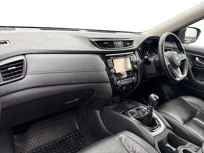 Used Nissan X-Trail Tekna 130 HP (95 kW) 2018 Green SUV