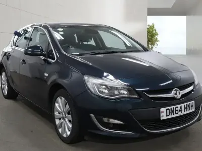 Used Vauxhall Astra Elite 115 HP (84 kW) 2015 Green Hatchback