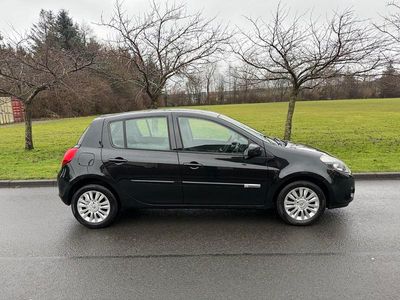 Used Renault Clio IV Expression+ 74 HP (54 kW) 2012 Black Hatchback