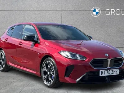 Usado BMW M135 Comfort Edition 300 CV (220 kW) 2026 Rojo Utilitario