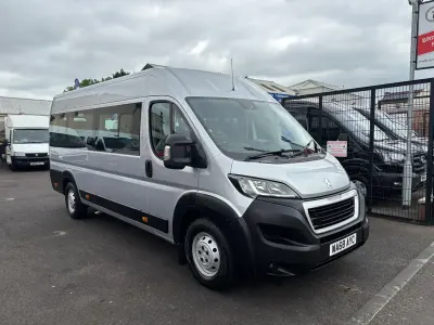 Begagnad Peugeot Boxer 130 HK (95 kW) 2018 Silver Van