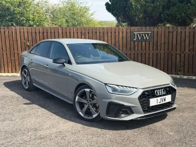 Begagnad Audi A4 Black Edition 163 HK (119 kW) 2021 Grå Sedan