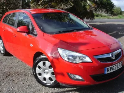 Used Vauxhall Astra 95 HP (69 kW) 2012 Red Estate