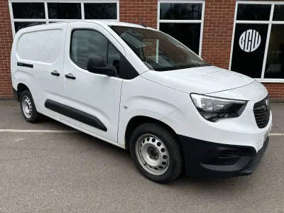 Used Vauxhall Combo Edition 100 HP (73 kW) 2021 White MPV