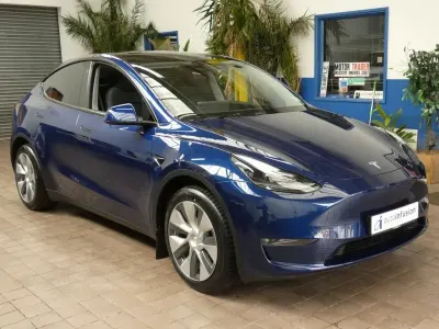 Begagnad Tesla Model Y Long Range AWD 282 kW (384 HK) 2023 Blå SUV