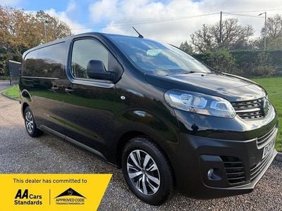 Black Used 2022 Vauxhall Vivaro S MPV | £10,990 (Good price)