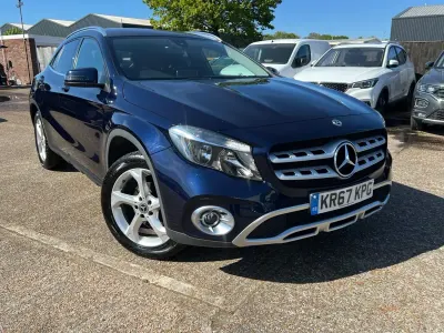 Usado Mercedes GLA200 136 HP (100 kW) 2017 Azul SUV