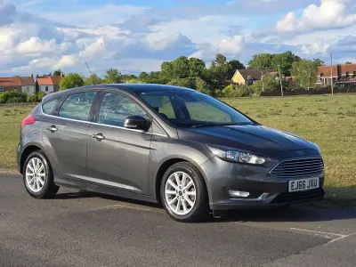 Used Ford Focus Titanium 125 HP (91 kW) 2016 Grey Hatchback