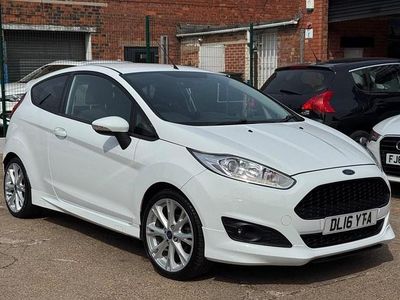 Usado Ford Fiesta Zetec 125 HP (91 kW) 2016 Branco Citadino