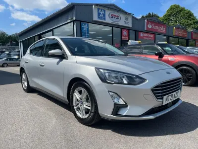 Begagnad Ford Focus Zetec 120 HK (88 kW) 2021 Silver Halvkombi