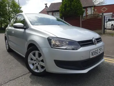 Usado VW Polo SE 70 HP (51 kW) 2010 Prateado Citadino