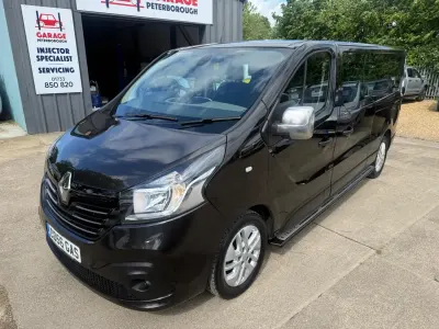 Begagnad Renault Trafic 2018 Svart Minibuss
