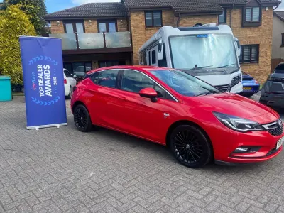Usado Vauxhall Astra Elite 150 HP (110 kW) 2016 Vermelho Citadino