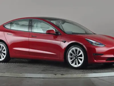 Usado Tesla Model 3 Long Range AWD 258 kW (351 HP) 2021 Vermelho Sedan