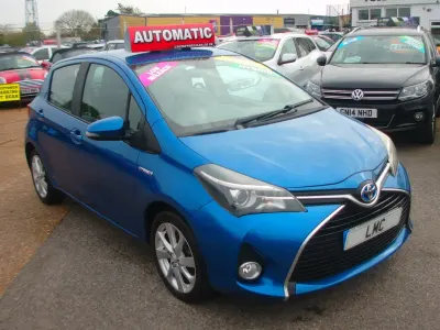 Used Toyota Yaris Hybrid 2014 Blue Hatchback