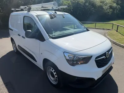 Usado Vauxhall Combo Edition 100 CV (73 kW) 2019 Blanco Monovolumen