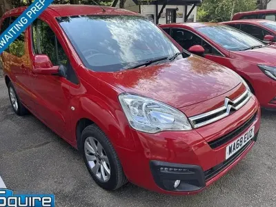 Używany Citroën Berlingo Feel 100 KM (73 kW) 2018 Czerwony Minivan