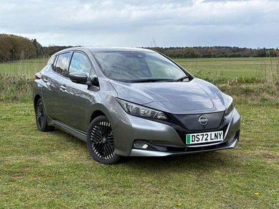 Begagnad Nissan Leaf N-Connecta 110 kW (150 HK) 2022 Grå Halvkombi