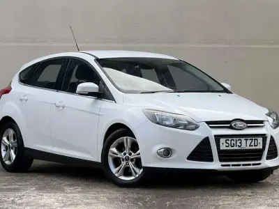 Used Ford Focus Zetec 105 HP (77 kW) 2013 White Hatchback