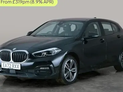 Begagnad BMW 118 Sport Line 136 HK (100 kW) 2023 Svart Halvkombi