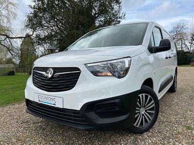 Used Vauxhall Combo Edition 100 HP (73 kW) 2019 White MPV