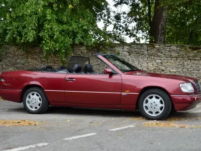 Used Mercedes E220 150 HP (110 kW) 1995 Red Cabriolet