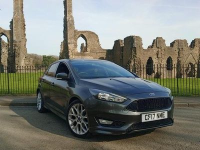 Used Ford Focus ST-Line 125 HP (91 kW) 2017 Grey Hatchback