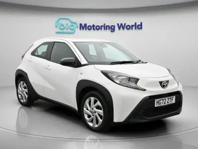 Used Toyota Aygo X PURE 72 HP (52 kW) 2023 White SUV