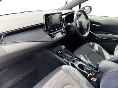 Used Toyota Corolla 180 HP (132 kW) 2019 White Hatchback
