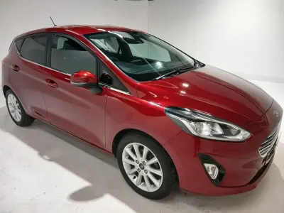Używany Ford Fiesta Titanium 100 KM (73 kW) 2018 Czerwony Hatchback