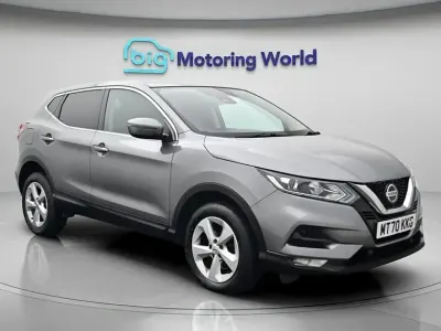 Usado Nissan Qashqai Acenta Premium 140 HP (102 kW) 2020 Cinzento SUV