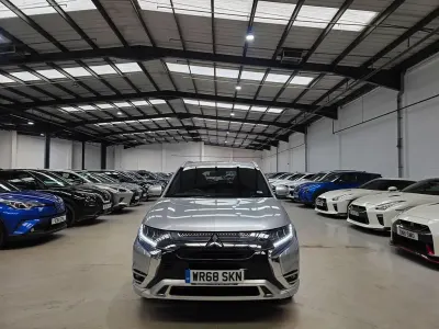 Begagnad Mitsubishi Outlander P-HEV 2018 Silver SUV