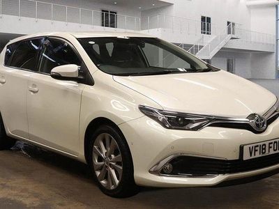 Used Toyota Auris Hybrid 136 HP (100 kW) 2018 White Hatchback
